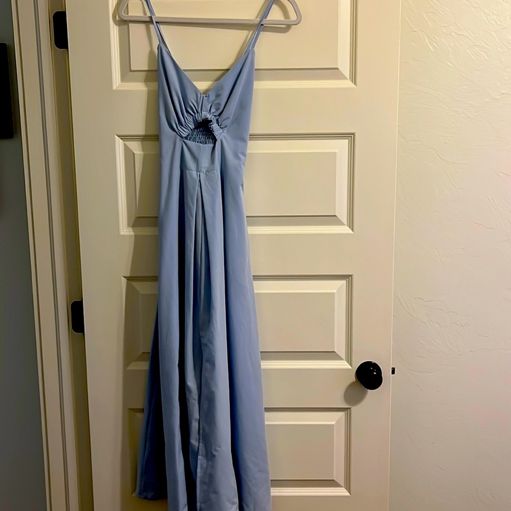 Light blue dress with keyhole top and pockets!